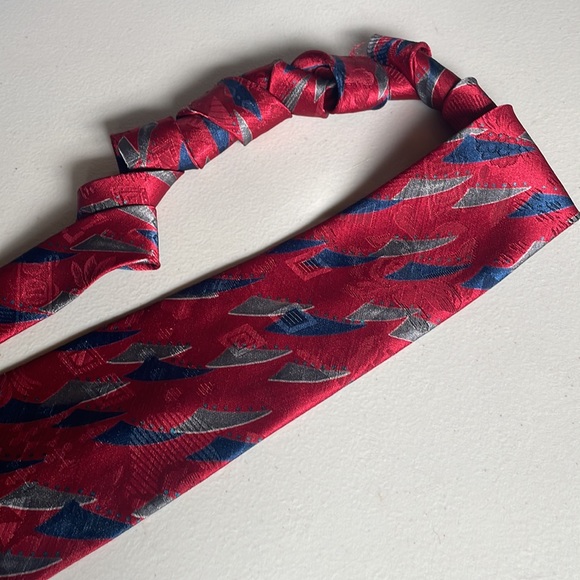 Moore’s tie - Picture 6 of 8